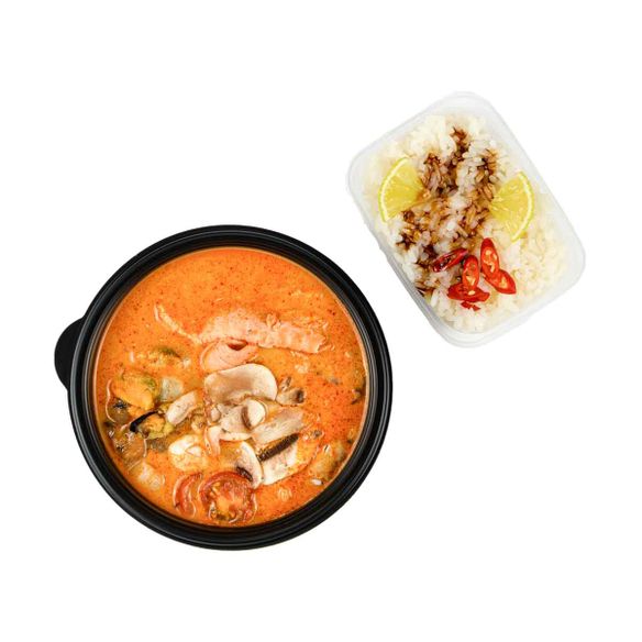 Суп Том Ям с лососем и морепродуктами
